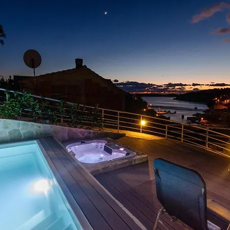 Gorgeous In Blato With Jacuzzi Apartamento Blato (Korcula)
